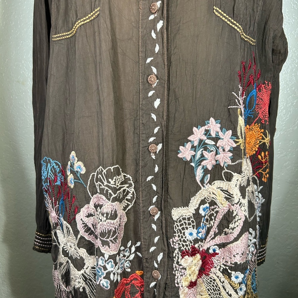 Johnny Was Audrey Oversized Cowgirl Button Up in Dusty Mocha Japanese Rayon NWT - Picture 13 of 13